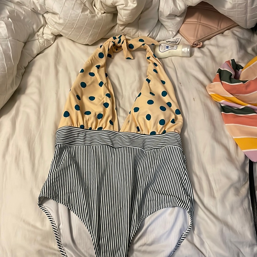 Swim suit never worn